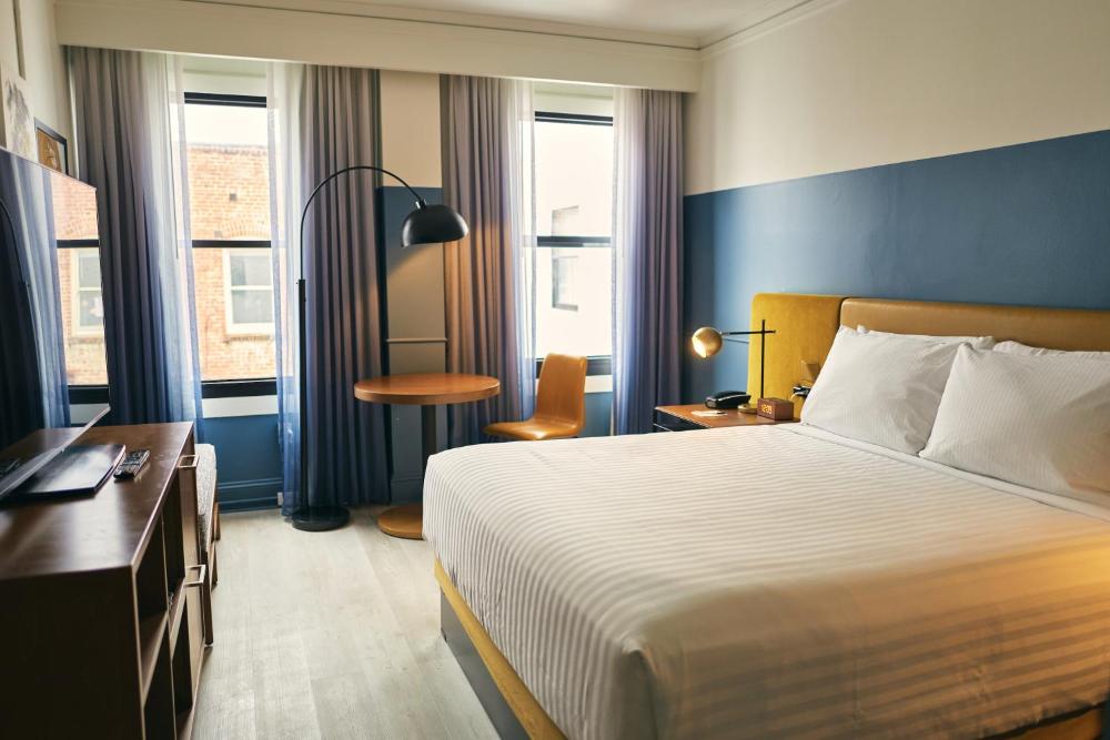 Deluxe King Room interior